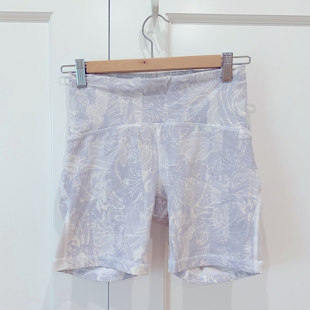 Lululemon shorts size 6